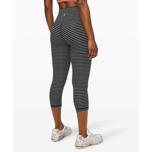 Lululemon Wunder Under Cropped Leggings